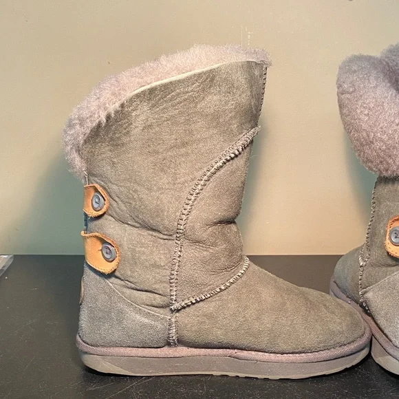Emu Charcoal Boots with Camel Button Details. Ladies size 6 - Picture 9 of 13